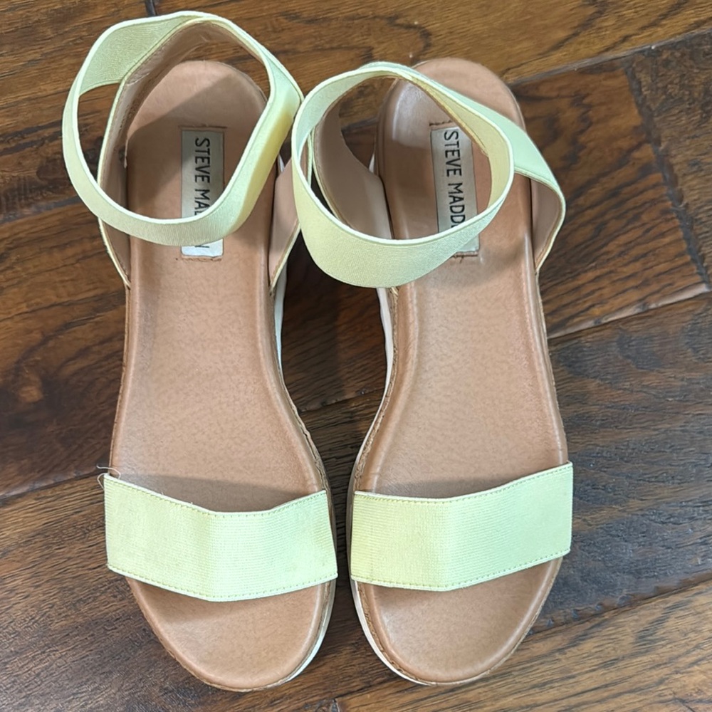 Steve Madden women’s Platform Wedge Yellow Sandals Elastic Ankle Strap Size 7.5
